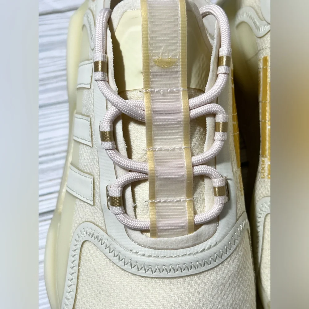 Adidas NMD V3 Women's Running Shoes sneaker off white‎ sand Size 7 GZ2135